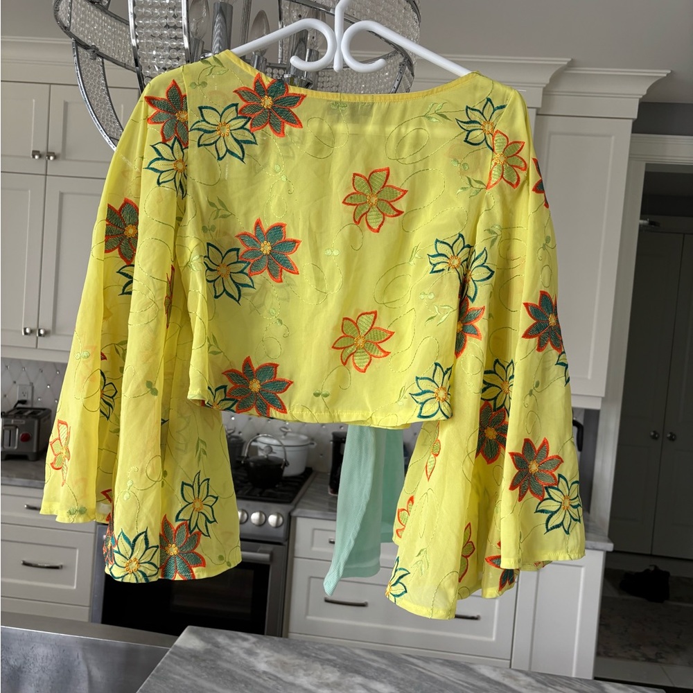 Garcia size medium Boho style get your hippie on top and bonus T-shirt tank top - Picture 5 of 16